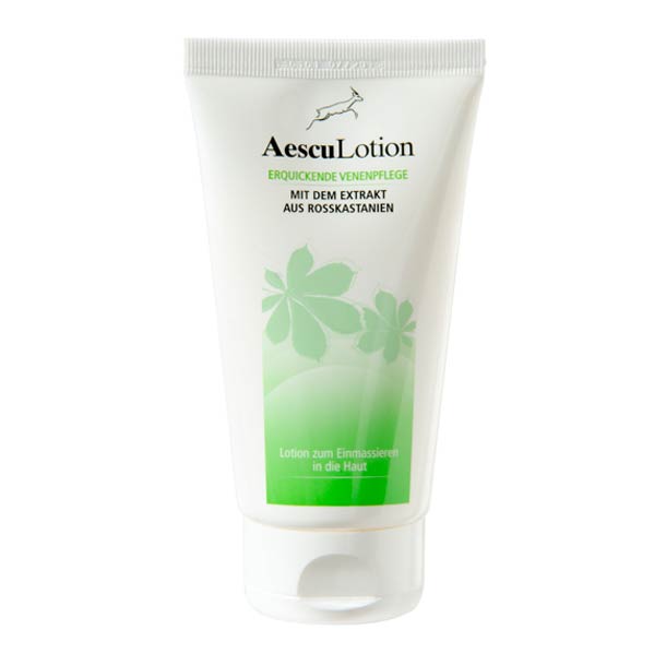 Eine weiße Tube AescuLotion mit Abbildungen grüner Blätter, einem grünen Farbverlauf am unteren Rand und einem kleinen Pferdelogo am oberen Rand.