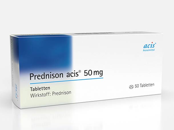 Eine weiße Schachtel mit Prednison acis 50 mg, enthält 50 Tabletten, mit deutschem Text und blauen Akzenten auf der Verpackung.