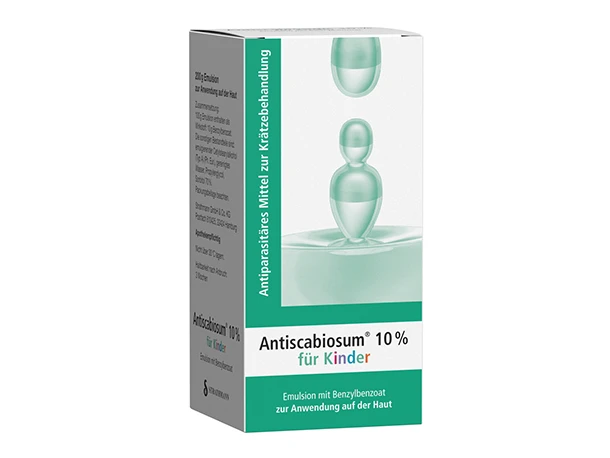 Schachtel mit der Aufschrift „Antiscabiosum 10 für Kinder“, einer antiparasitären Emulsion, mit grün-weißem Design.